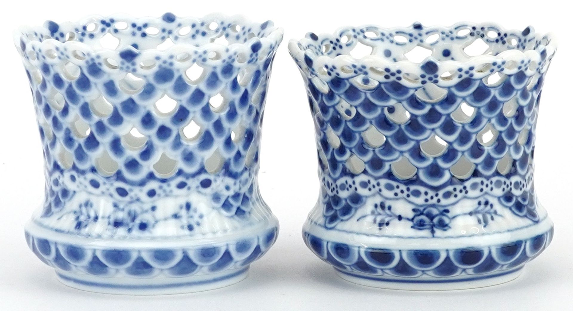 Royal Copenhagen, matched pair of Danish blue and white porcelain Musselmalet pierced vases, each - Bild 2 aus 4