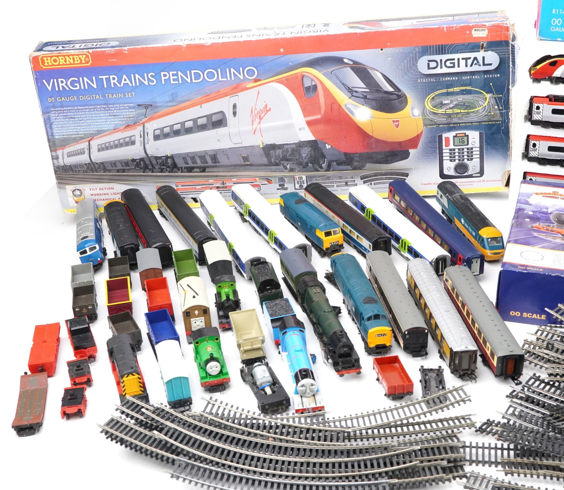 OO gauge model railway, some with boxes including London 2012, Virgin Trains Pendolino and Eurostar, - Bild 2 aus 7