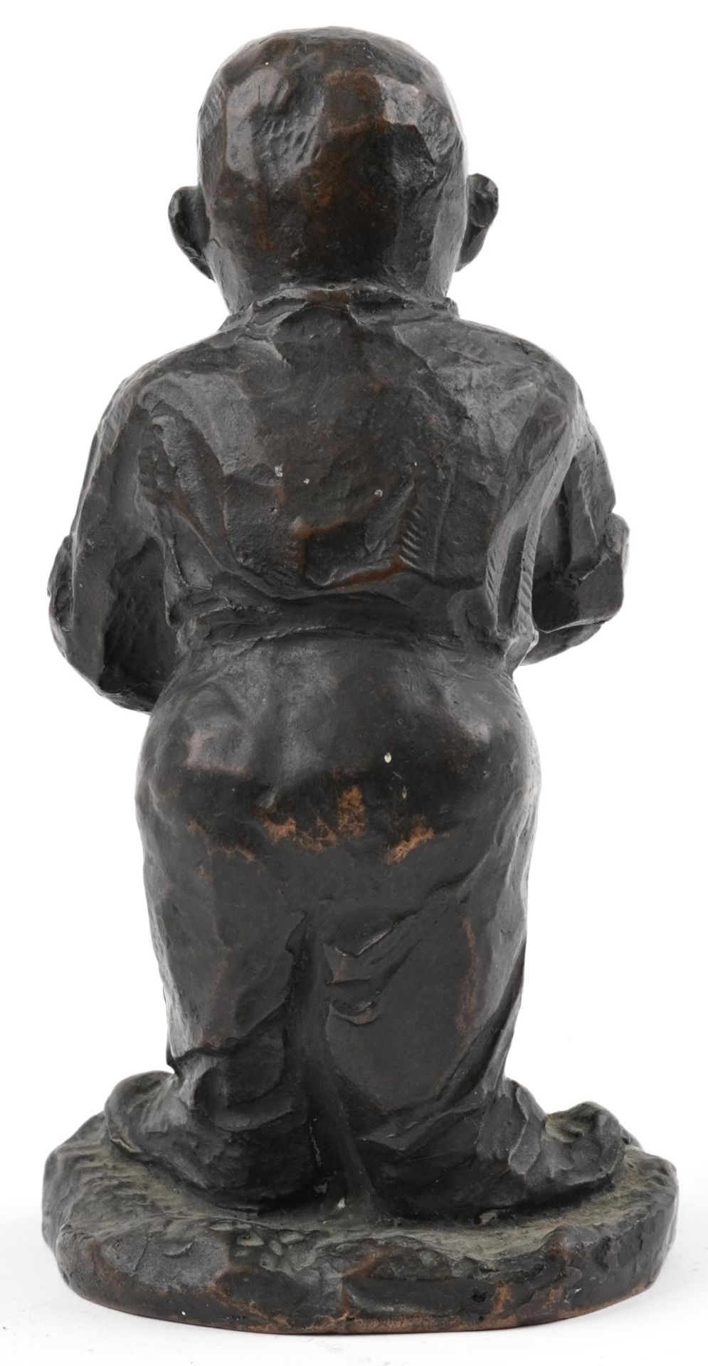 Mid century patinated bronze statue of a young boy gathering, incised Viaveggio 49, 21cm high - Bild 4 aus 5