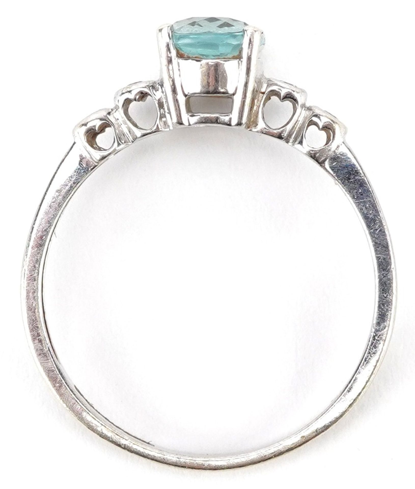 9ct white gold blue topaz ring with diamond set shoulders, the topaz approximately 8.0mm x 6.0mm x - Bild 3 aus 5