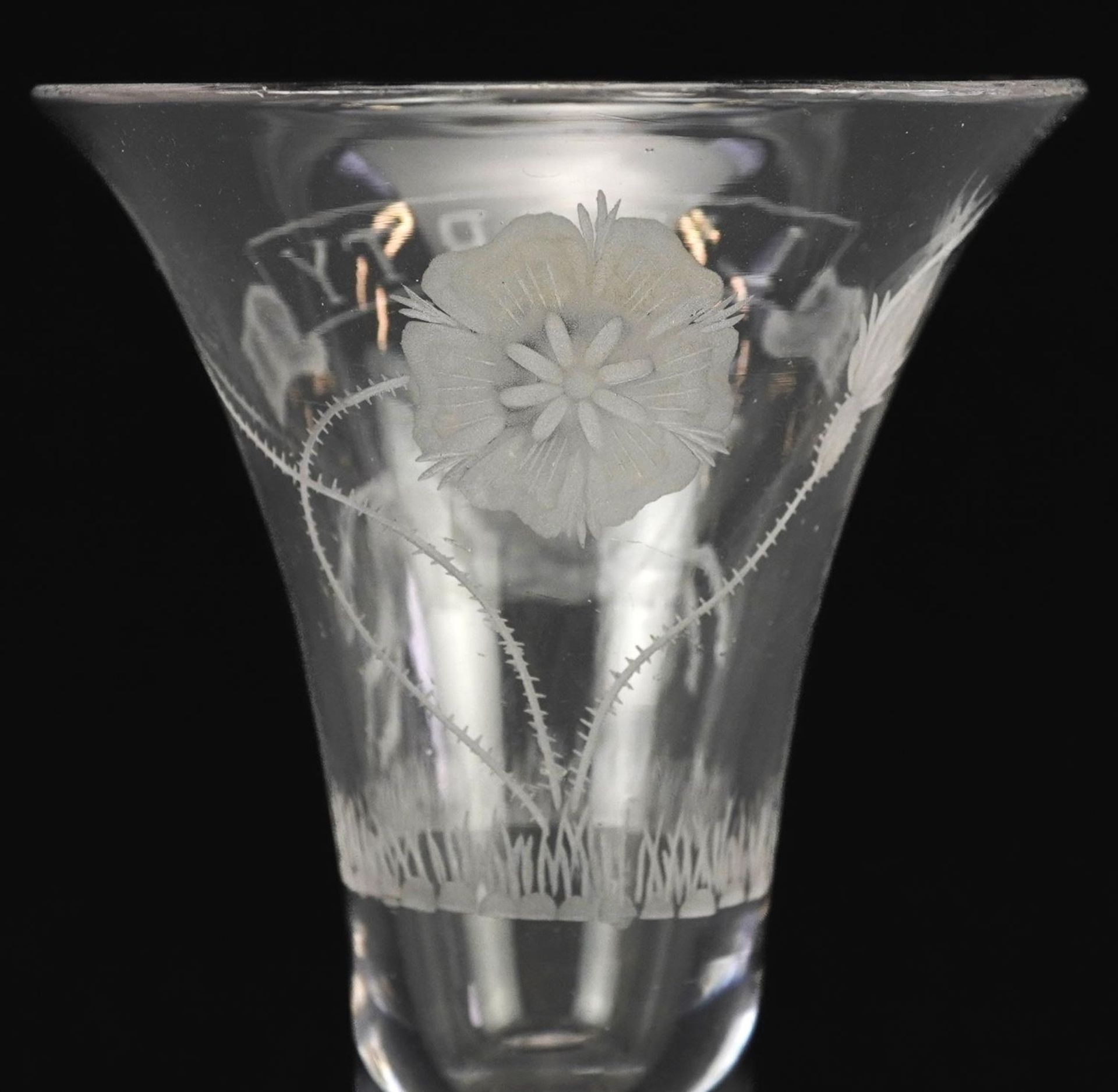 18th century antique Jacobite liberty wine glass engraved with a Jacobite rose and leaping horse, - Bild 4 aus 5