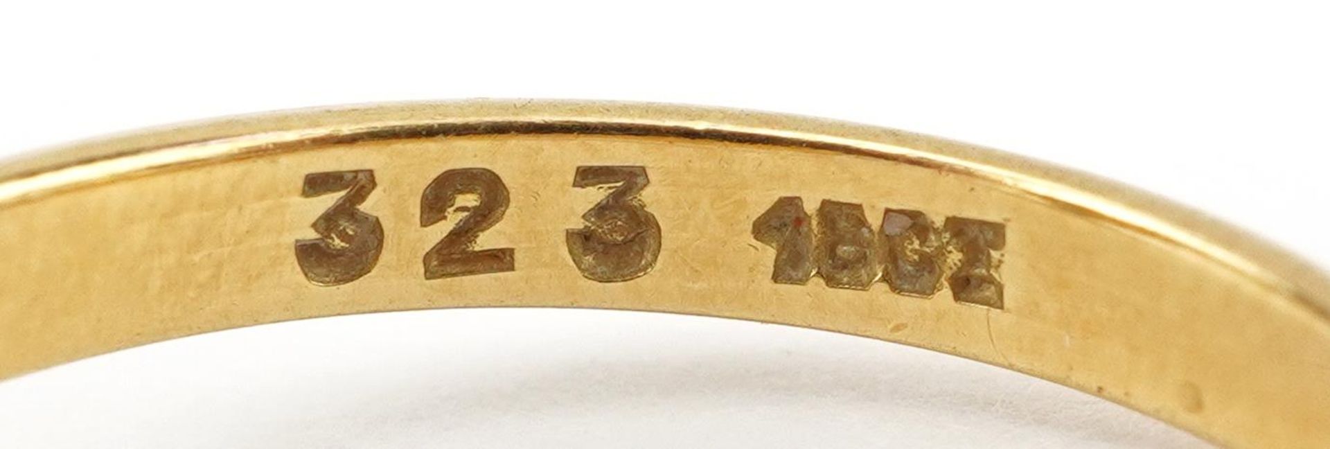 18ct gold diamond flower head ring, the central diamond approximately 2.20mm in diameter, size M, - Bild 4 aus 4