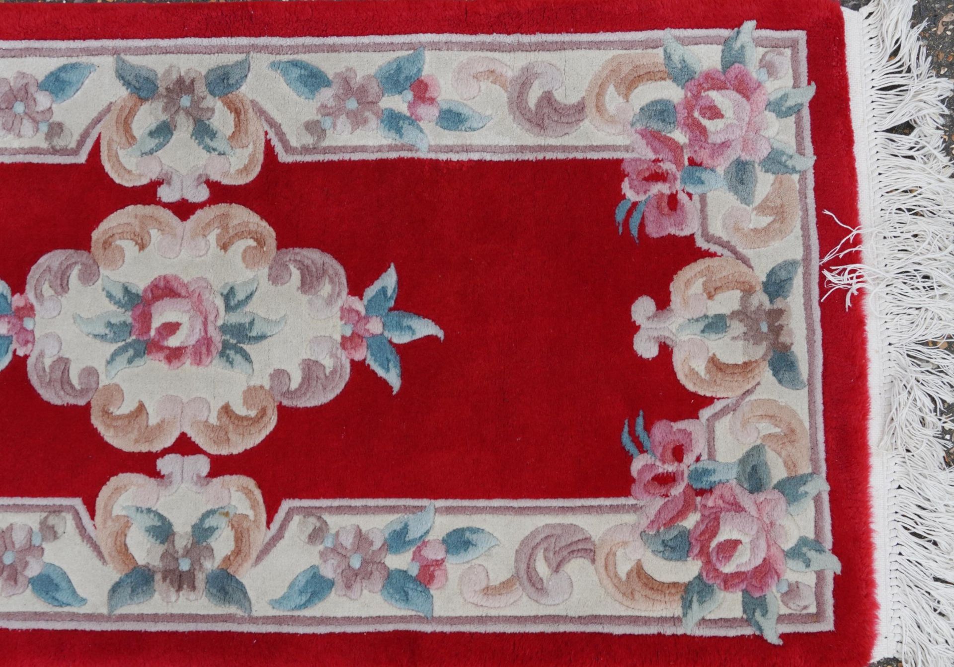 Three Chinese red ground floral rugs including a runner, the largest 255cm x 70cm - Bild 4 aus 13