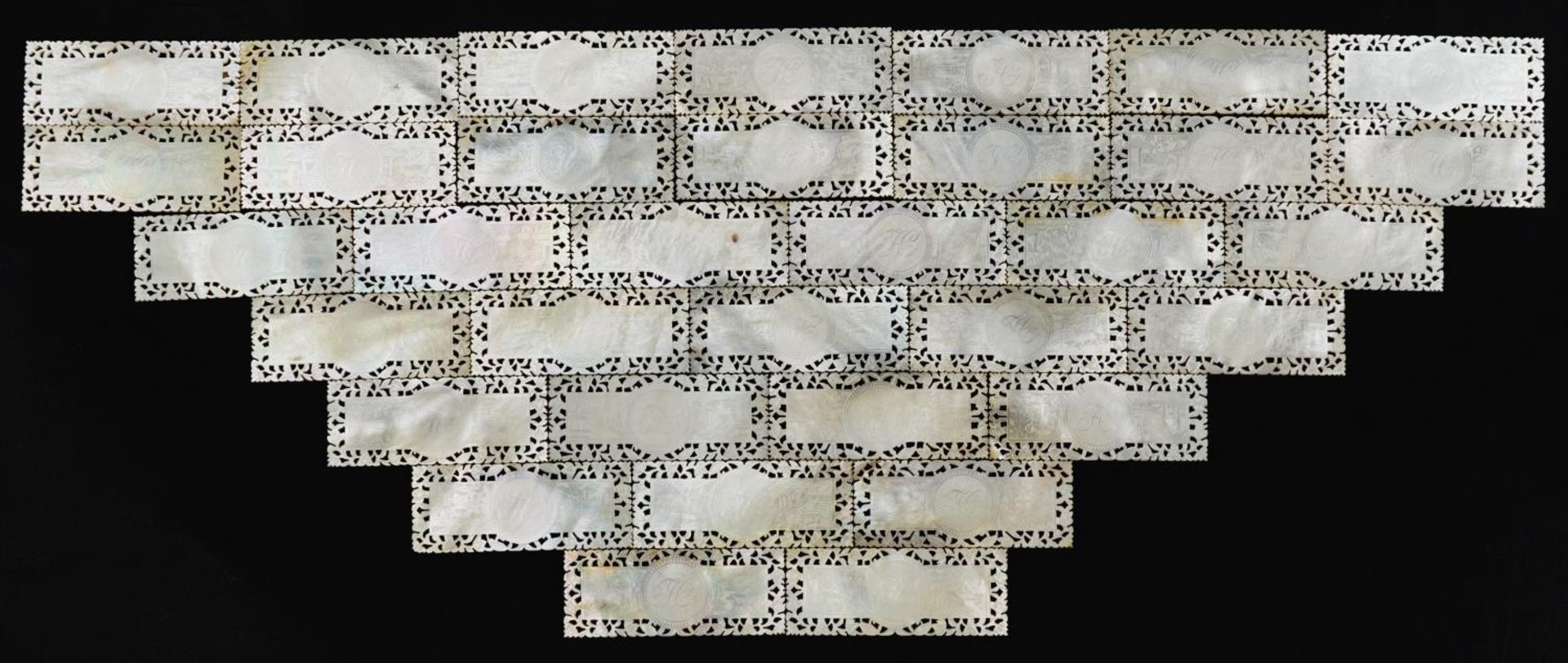 Good collection of Chinese Canton mother of pearl gaming counters finely carved and pierced with - Bild 7 aus 14