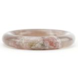 Chinese agate bangle, 8cm in diameter, 66.2g