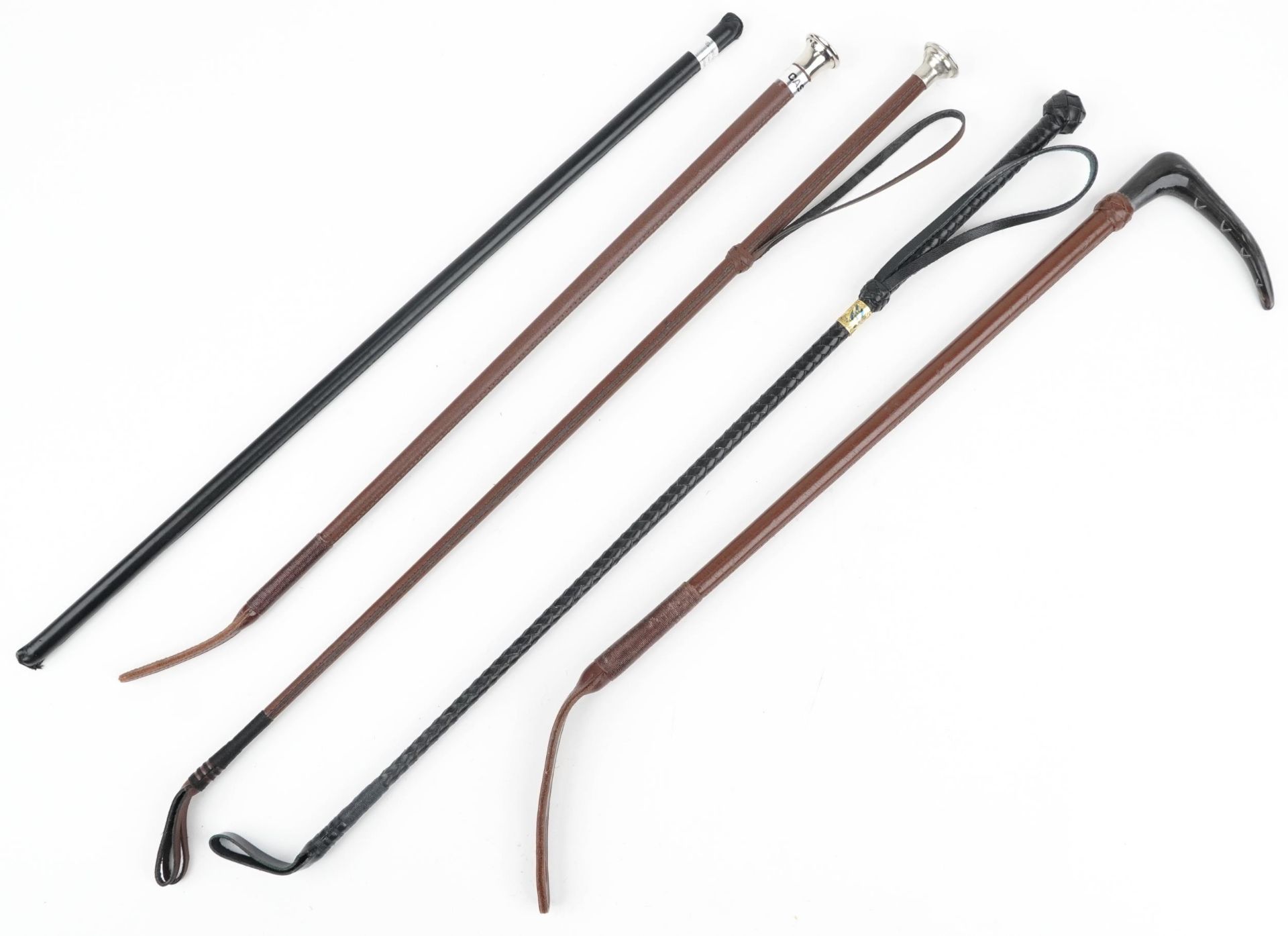 Five leather riding crops including one with horn handle, the largest 67cm high - Bild 2 aus 3