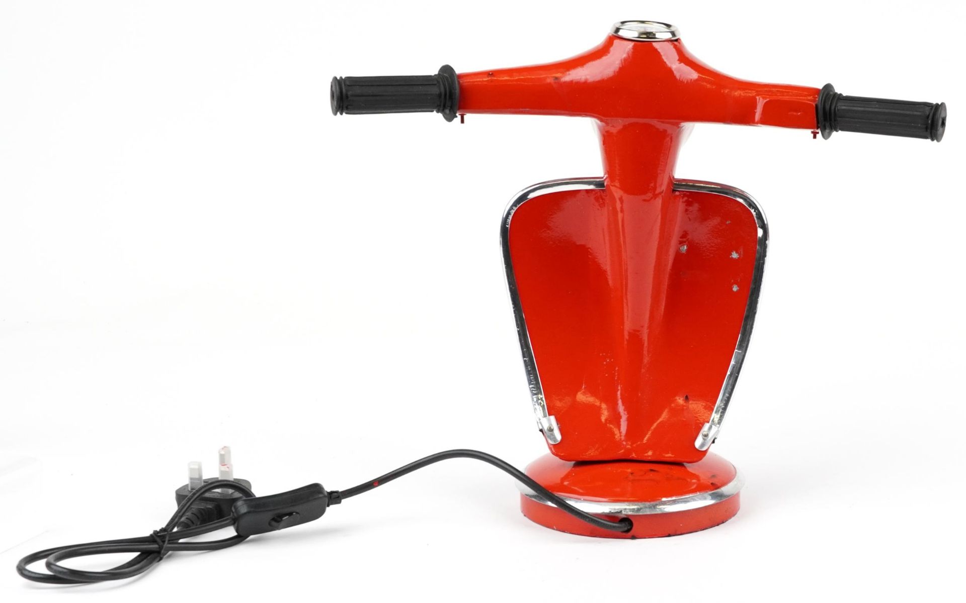 Novelty Vespa scooter design table lamp, 33cm high - Image 2 of 3