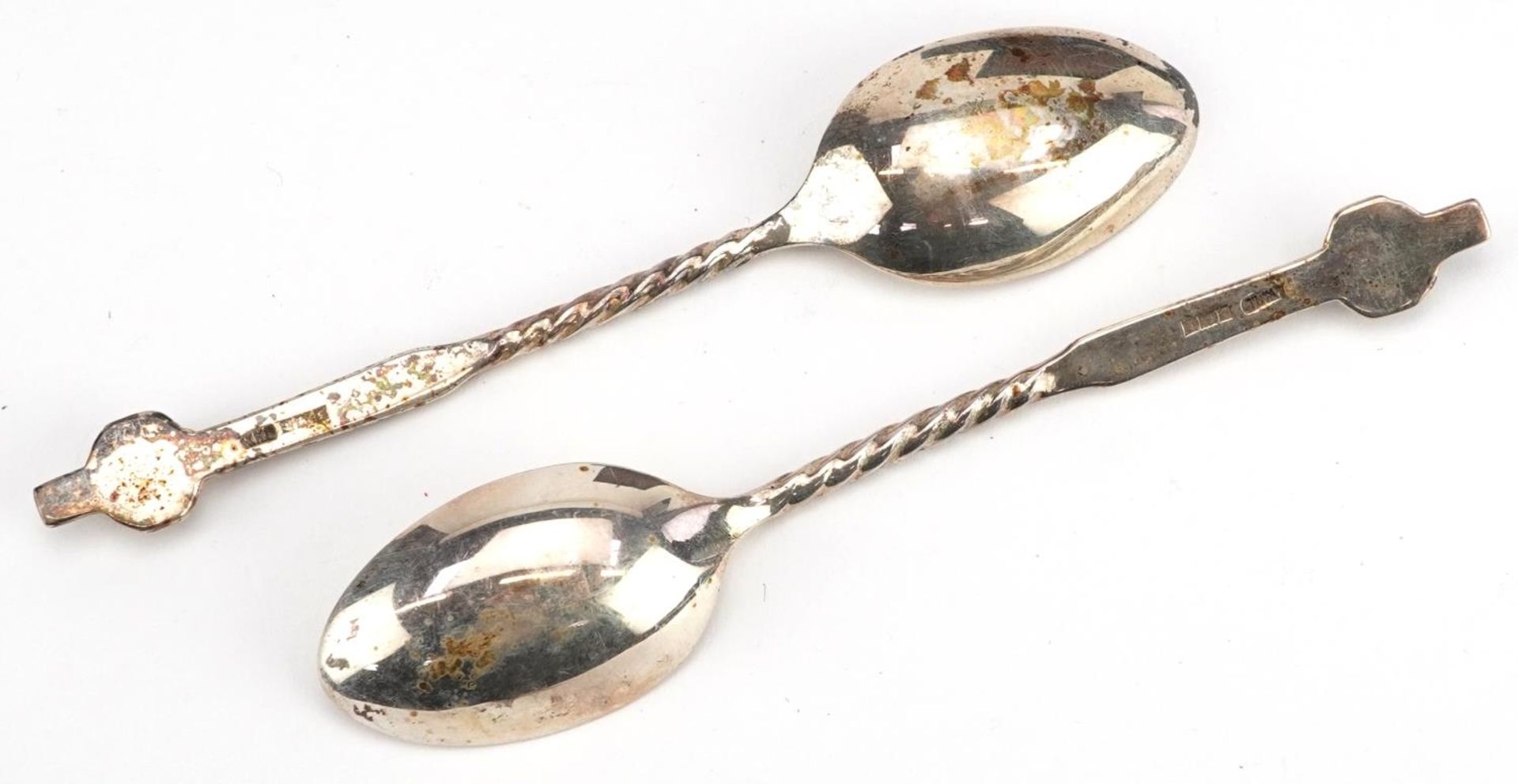 W H Darby & Sons Ltd, set of six Elizabeth II Celtic cross design silver teaspoons housed in a - Bild 4 aus 6