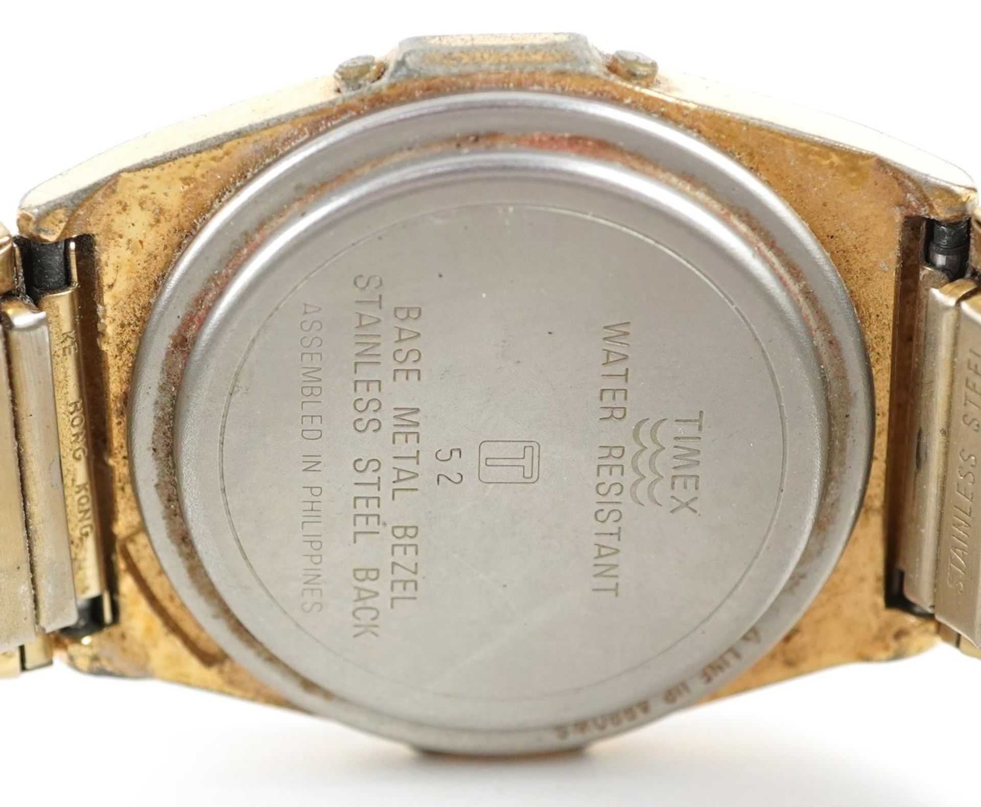 Three vintage gentlemen's digital quartz wristwatches including Timex and Tissot, the largest 36mm - Bild 5 aus 5