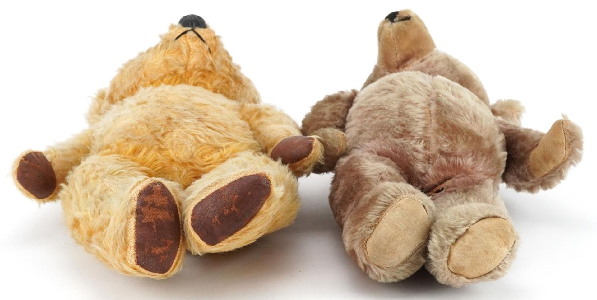 Two early 20th century straw filled teddy bears with jointed limbs including a golden example with - Bild 3 aus 3