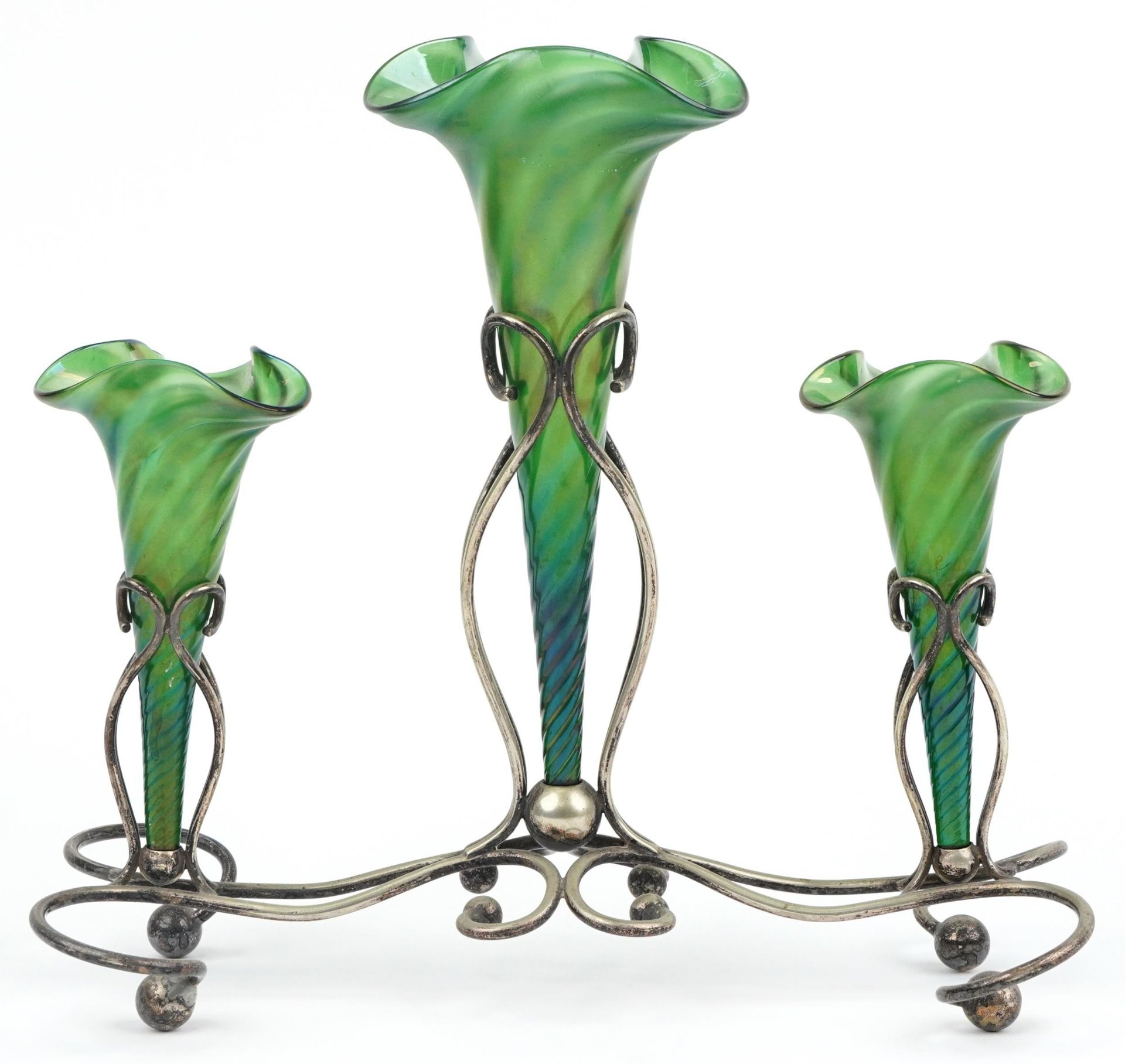 Art Nouveau silver plated three branch epergne stand with three iridescent green glass liners, - Bild 2 aus 3