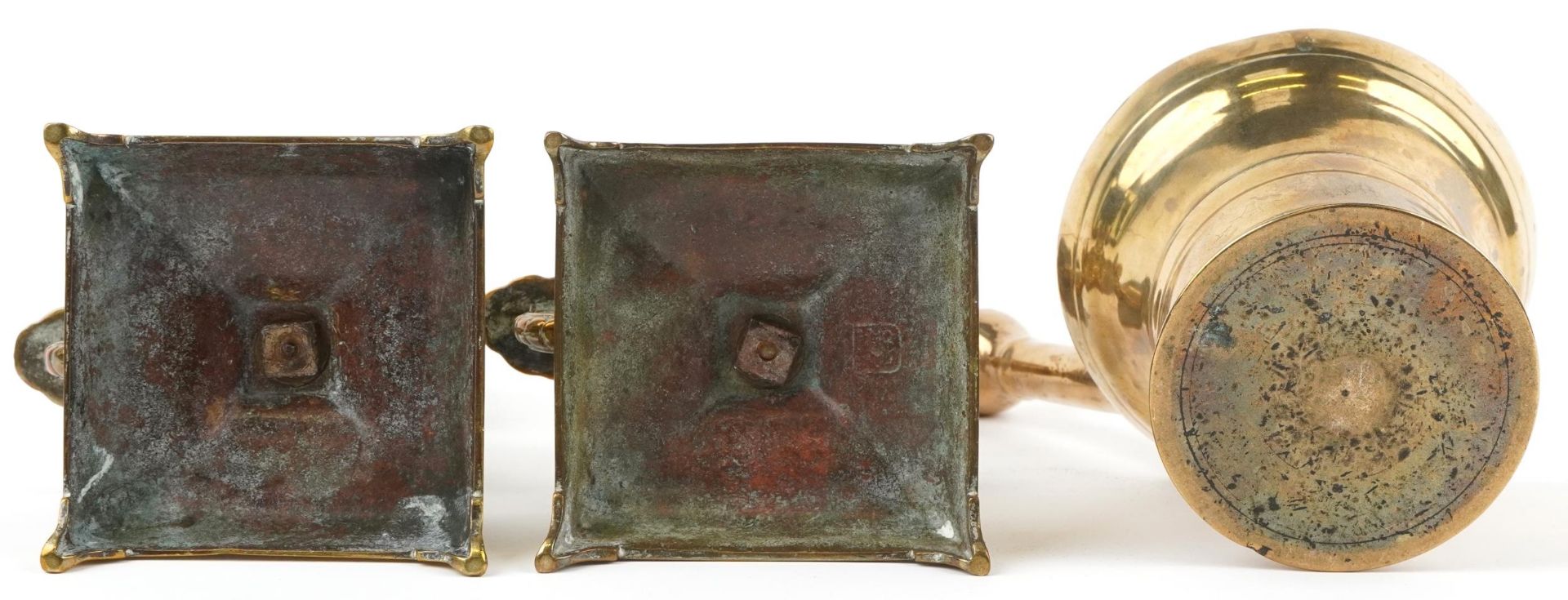 Antique bronze pestle & mortar and pair of dragon design candlesticks, the largest 19,5cm high - Bild 3 aus 3
