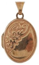 9ct gold floral engraved locket, 2.3cm high, 1.0g