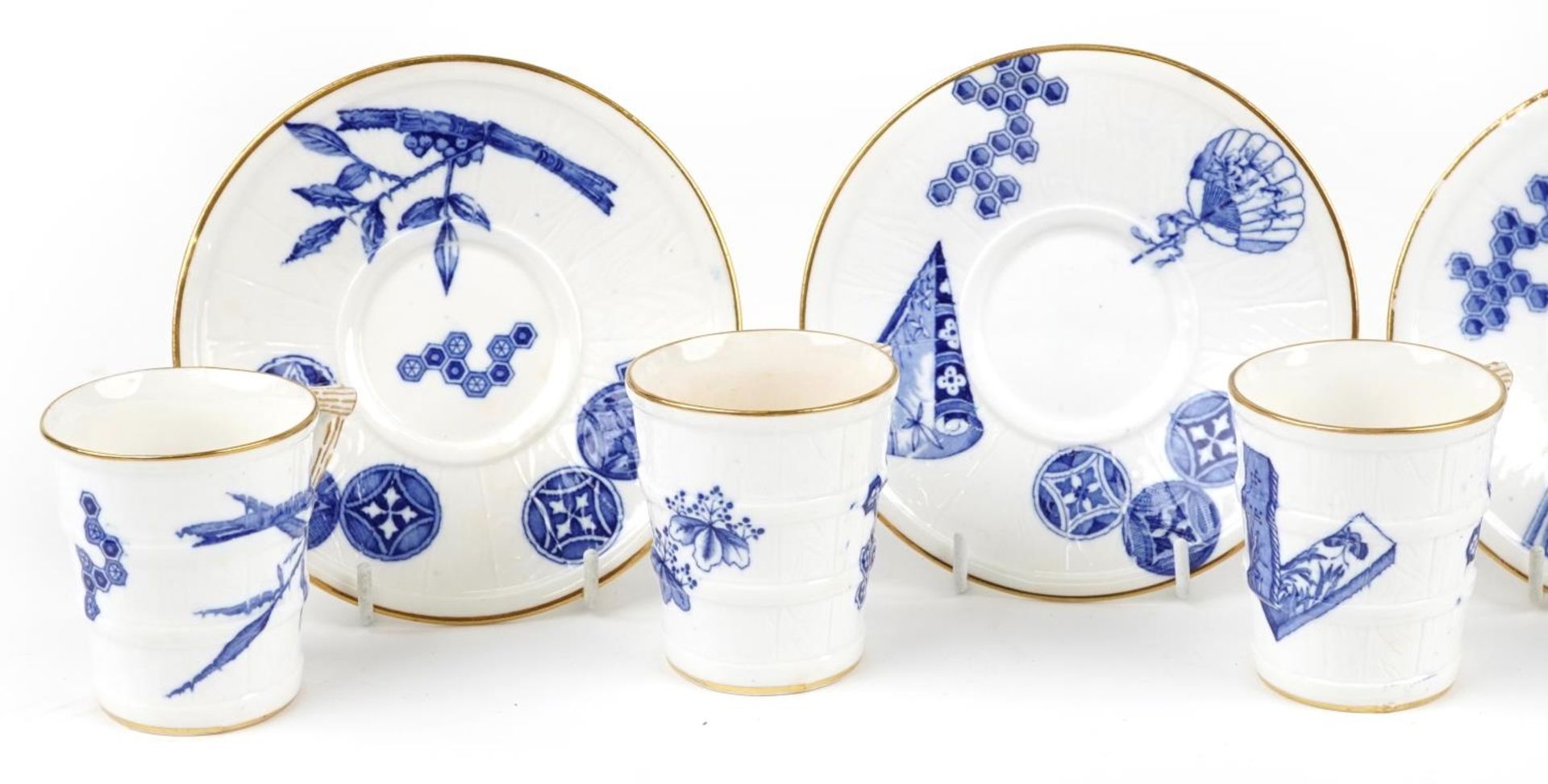 Royal Worcester, Victorian aesthetic naturalistic teaware decorated in the chinoiserie manner with - Bild 3 aus 7
