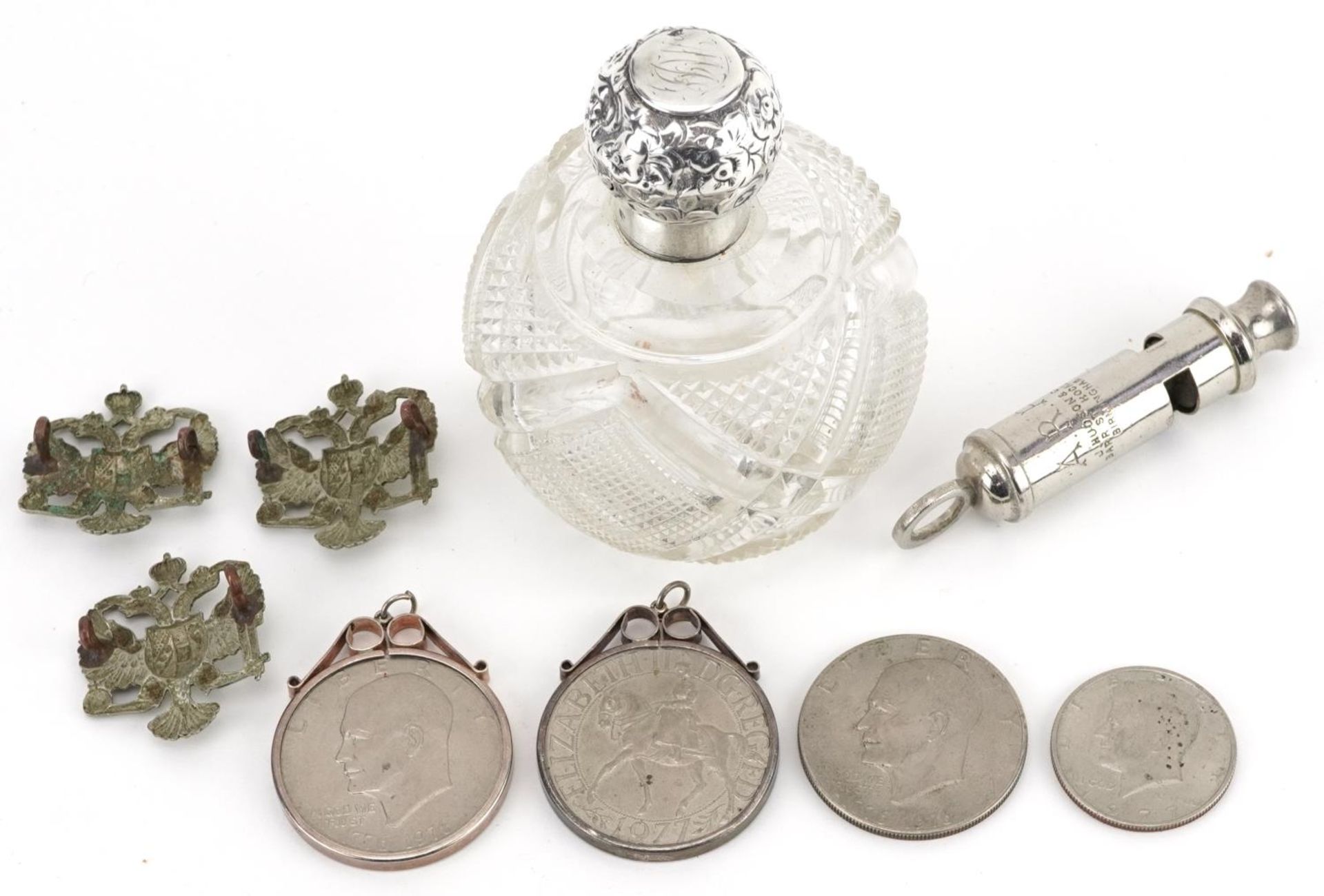 Sundry items including a silver topped cut glass scent bottle, three American dollars, two with - Bild 5 aus 5