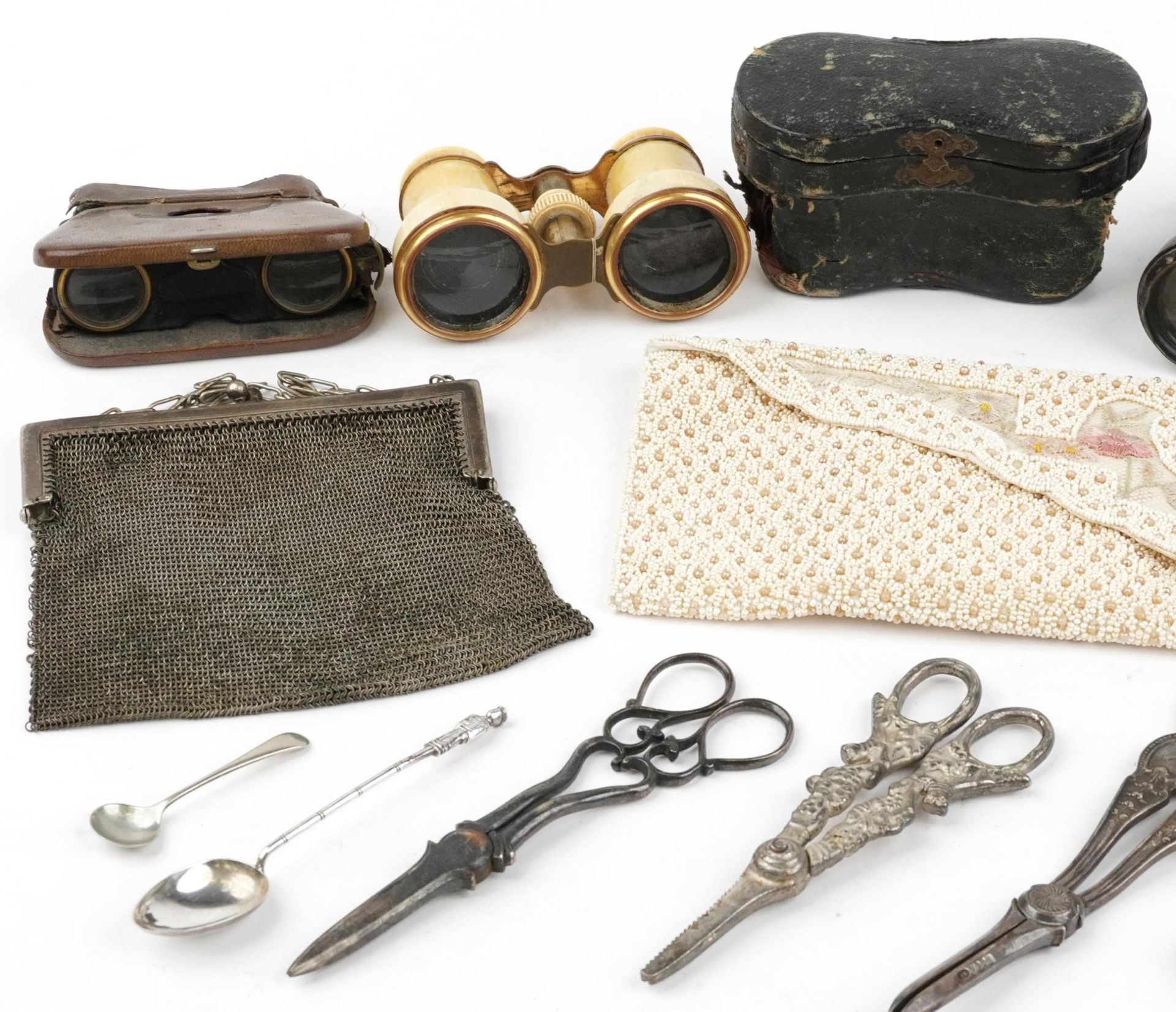 Sundry items including binoculars, whist marker, silver plated scissors and chainmail purse - Bild 2 aus 3