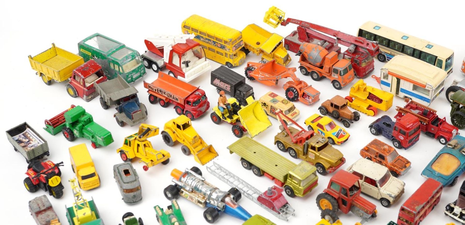 Large collection of vintage and later diecast vehicles and aeroplanes including Matchbox, Lesney, - Bild 2 aus 5