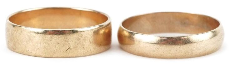 9ct gold wedding band and an unmarked gold wedding band, tests as 9ct gold, both size M/N, total 4.
