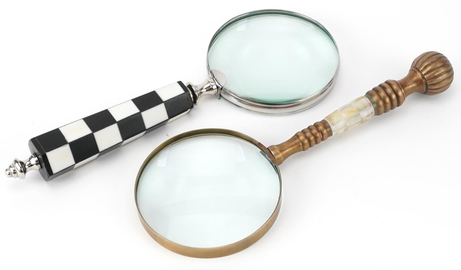 Two magnifying glasses including an example with chequered design handle, the largest 26cm in length - Image 2 of 2