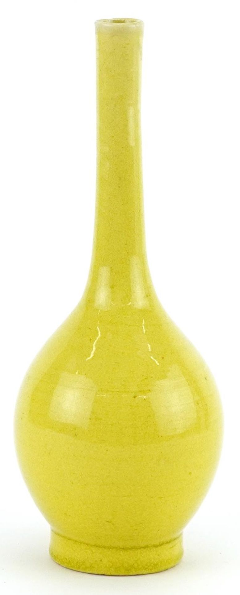Chinese porcelain long neck bottle vase having a yellow glaze, 19cm high - Bild 3 aus 6