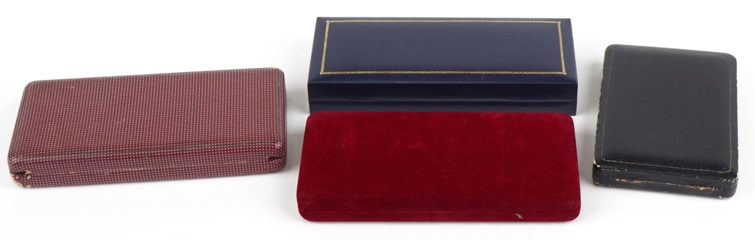 Four Mikimoto pearl jewellery boxes and two leaflets, the largest 20.5cm in length - Bild 3 aus 3