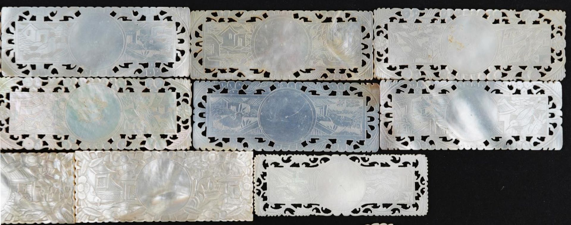 Good collection of Chinese Canton mother of pearl gaming counters including examples finely and - Bild 9 aus 19