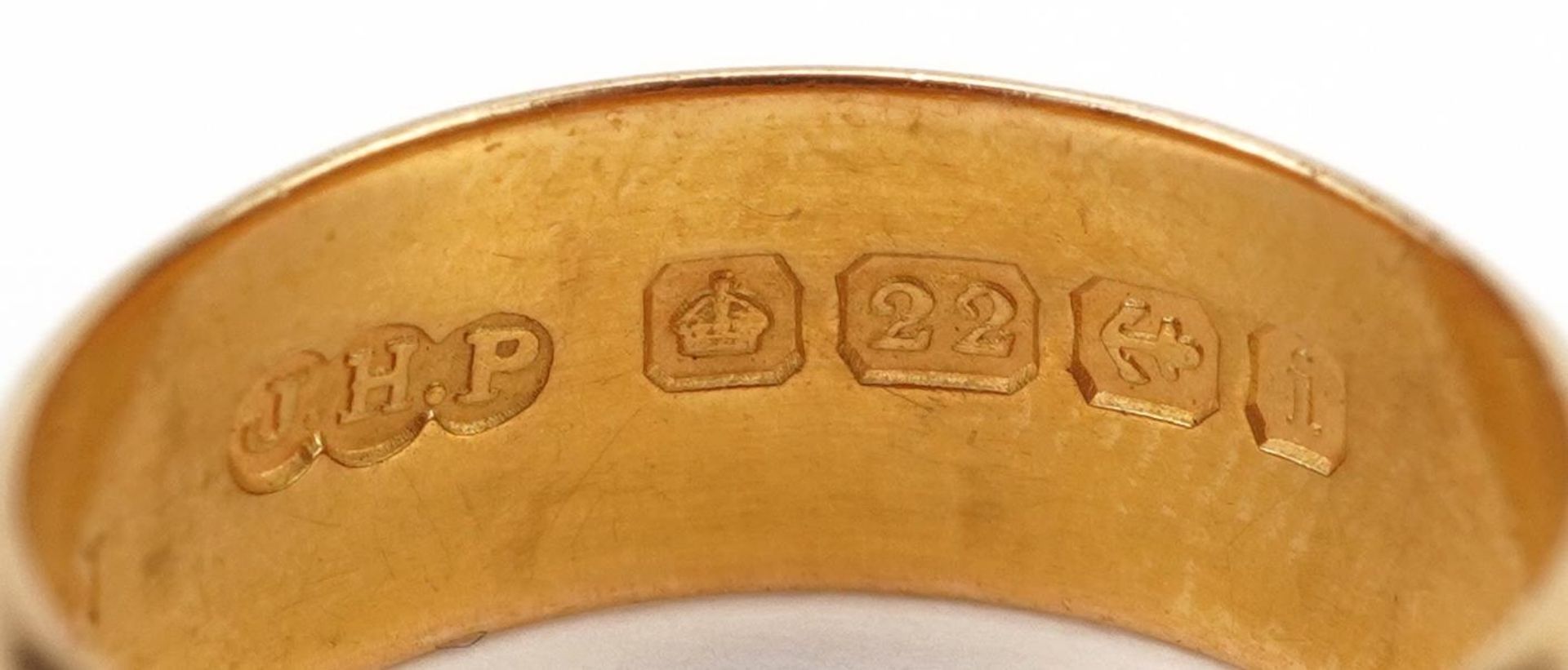 Edwardian 22ct gold wedding band, Birmingham 1908, size M, 7.0g - Image 4 of 4