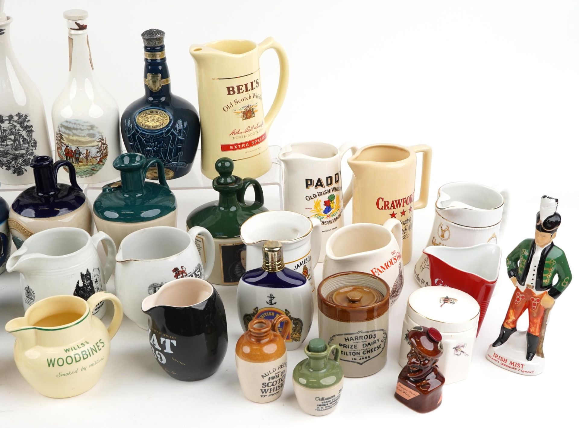 Extensive collection of breweriana interest advertising jugs and flagons including Jamieson, - Bild 4 aus 4