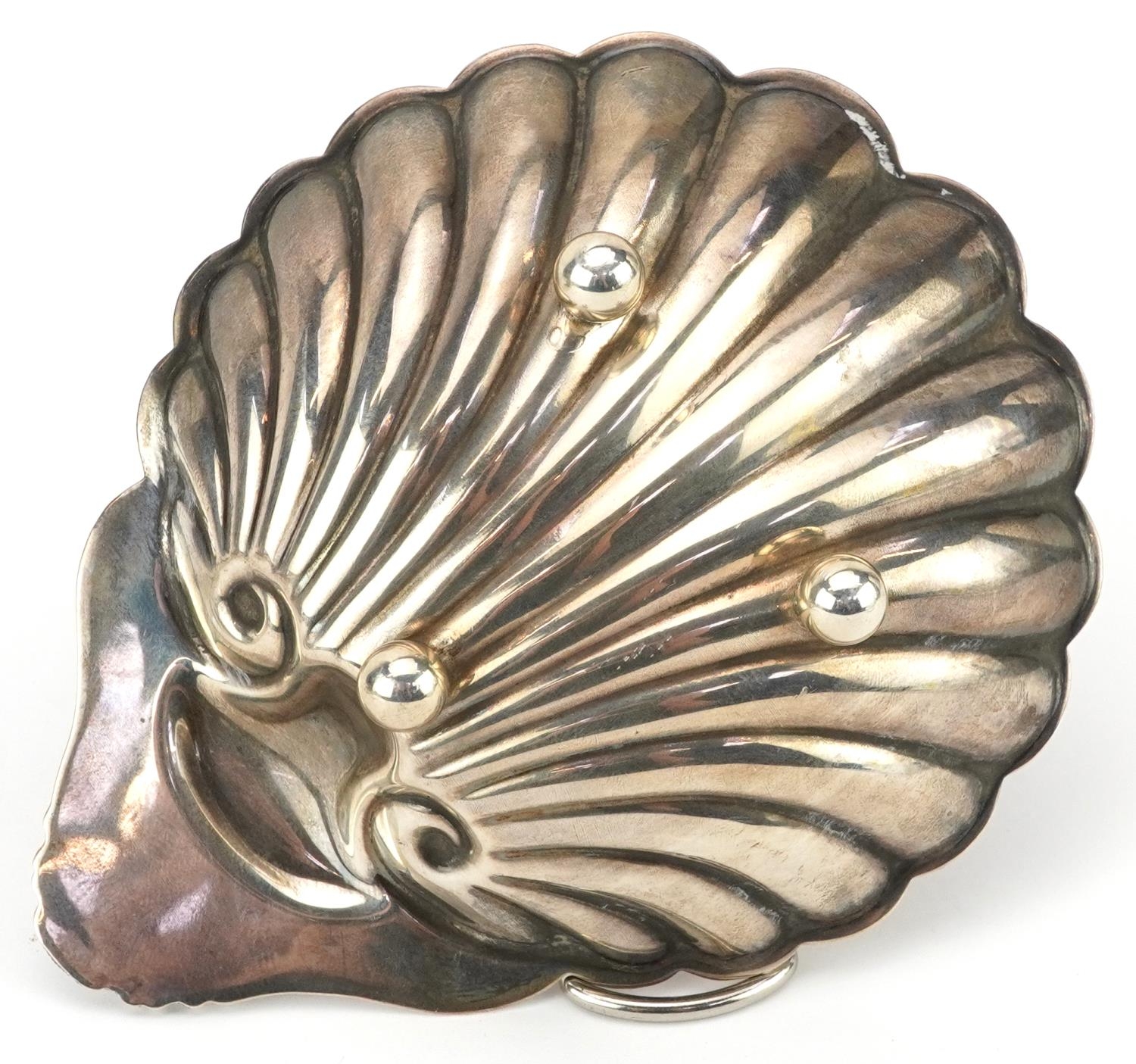 Edwardian and later silver objects comprising five napkin rings, butter knife and shell shaped - Image 8 of 8