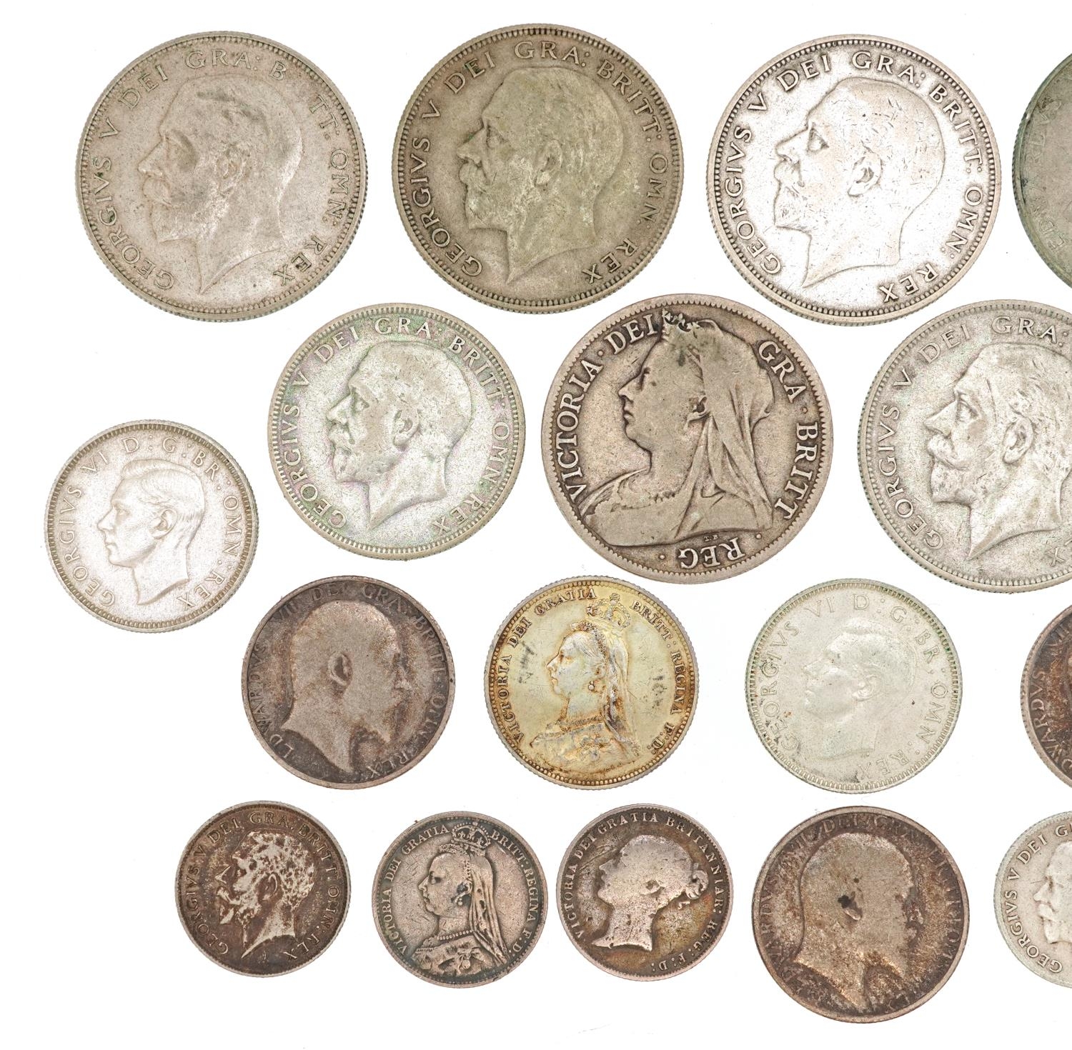 Victorian and later British coinage including 1898 half crown, 1866 sixpence and shillings, 140g - Image 5 of 6