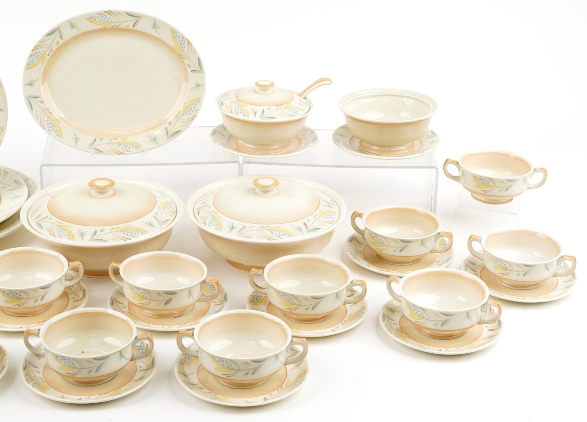 Shelley dinner and teaware designed by Veronica including oval platters, lidded tureens and twin - Image 3 of 4