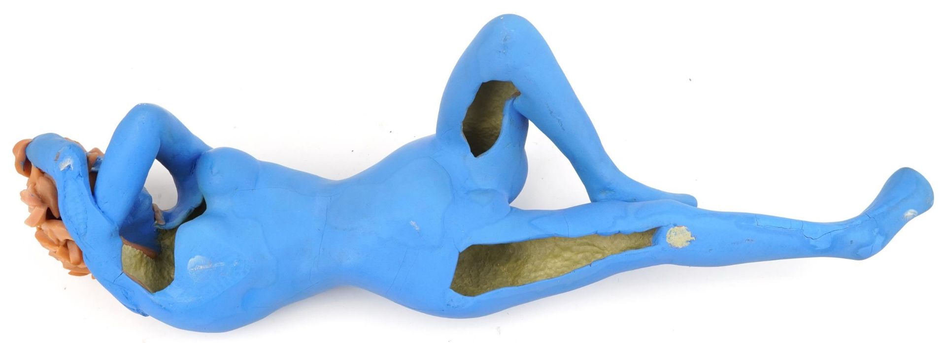 Neil Wilkinson, contemporary Brutalist blue painted sculpture of a reclining nude female, 55cm in - Bild 3 aus 3