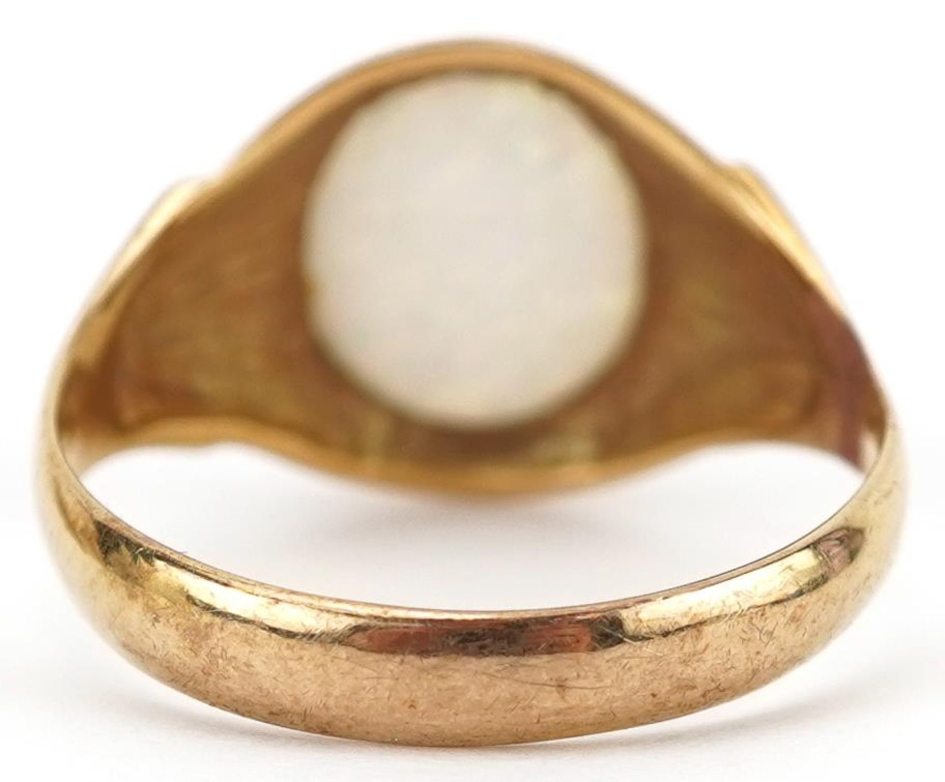 Unmarked gold cabochon opal ring, tests as 9ct gold, the opal approximately 8.90mm x 8.20mm x 2.60mm - Bild 3 aus 4