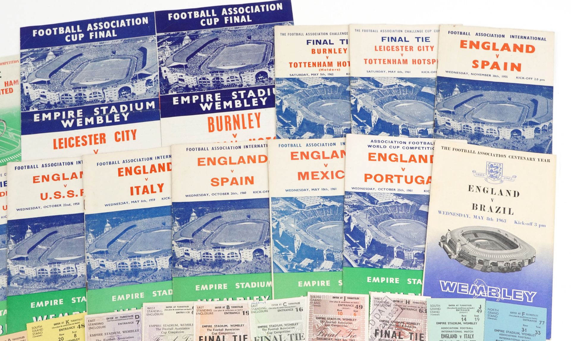 1950s and later sporting interest football programmes and tickets including England v Brazil 1963, - Bild 3 aus 6