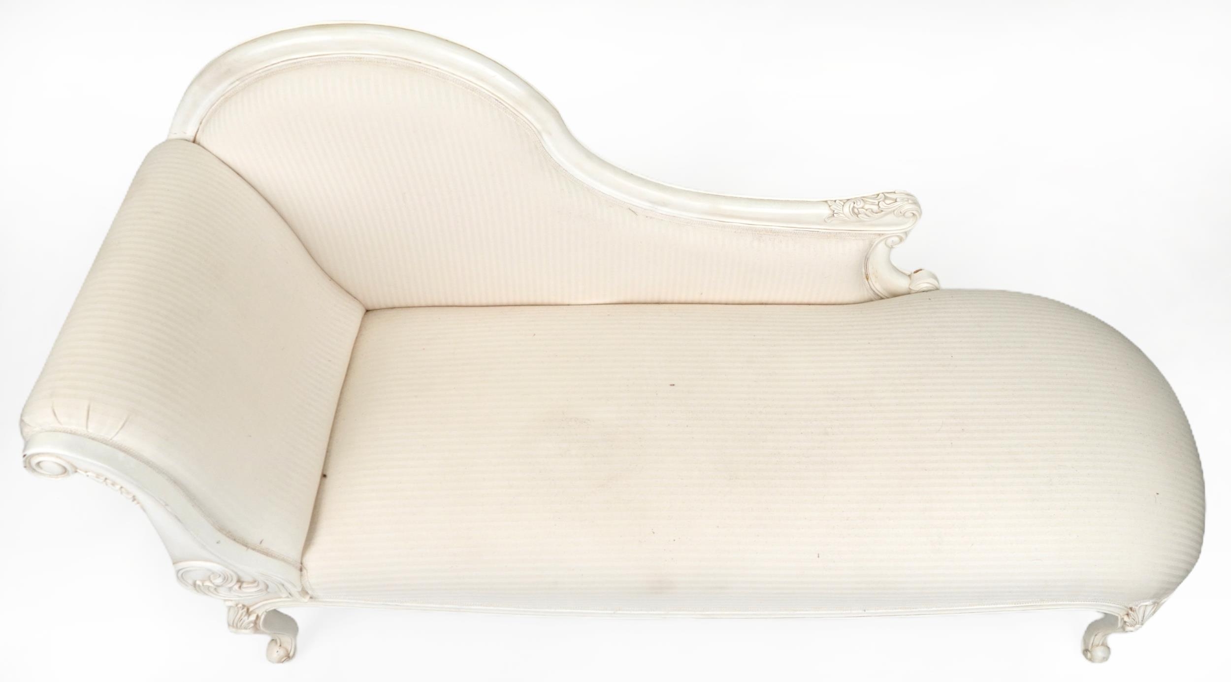 Contemporary French style chaise longue with striped cream upholstery on carved cabriole legs with - Image 3 of 4