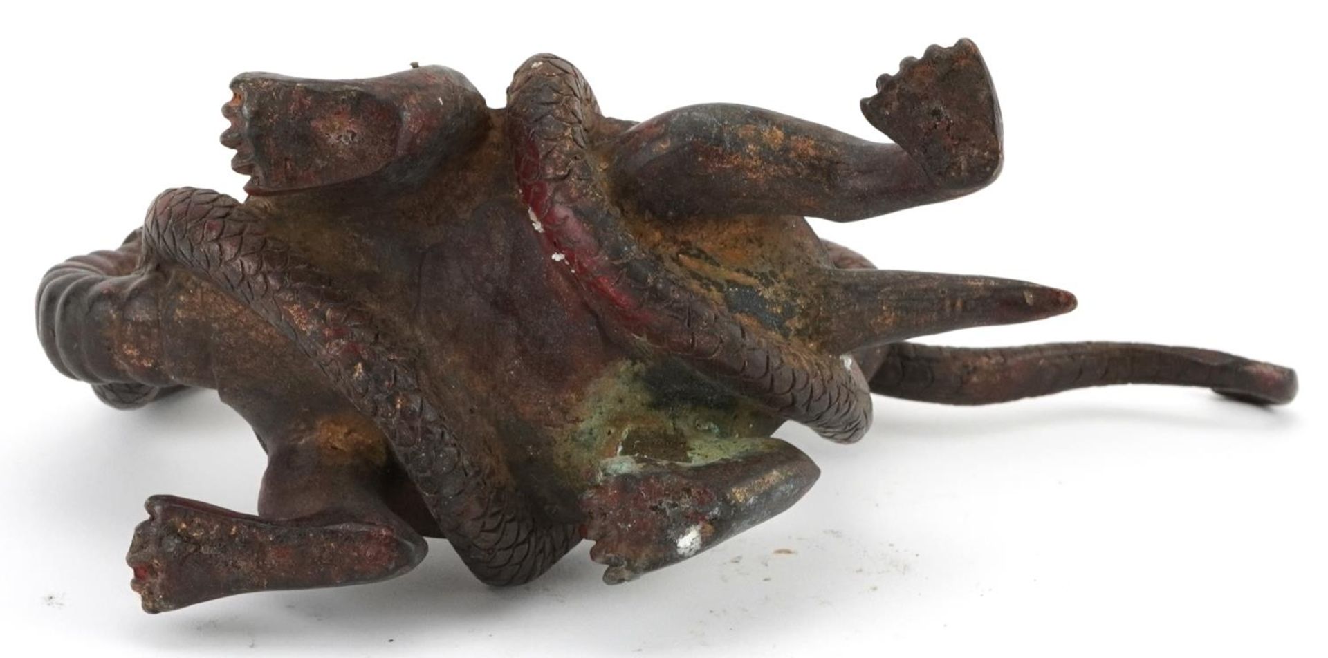 Chinese partially gilt and red lacquered bronze of a mythical tortoise and serpent, 26cm in length - Bild 7 aus 7