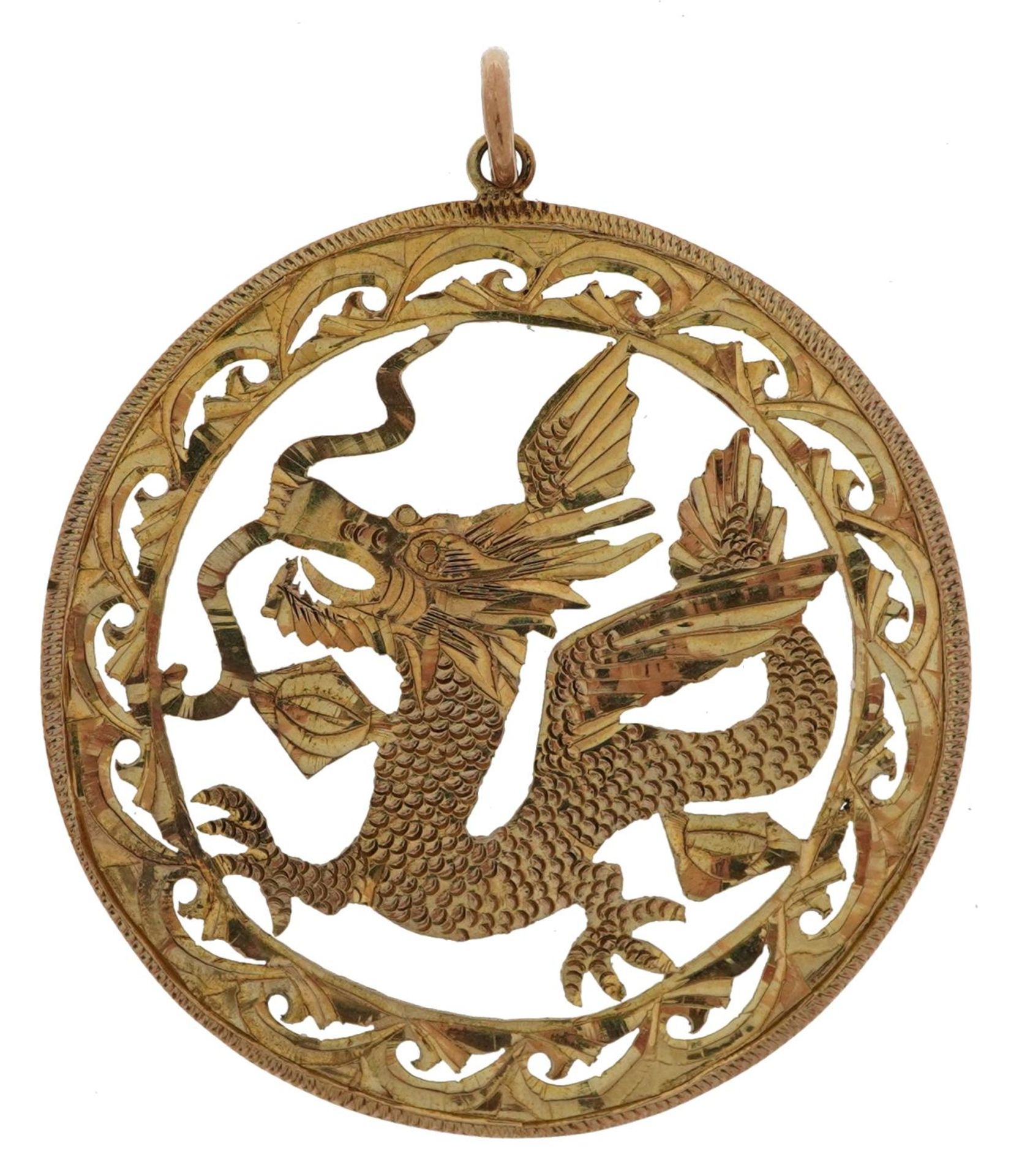 Chinese 14K gold pierced pendant in the form of a dragon, 4.5cm in diameter, 6.2g