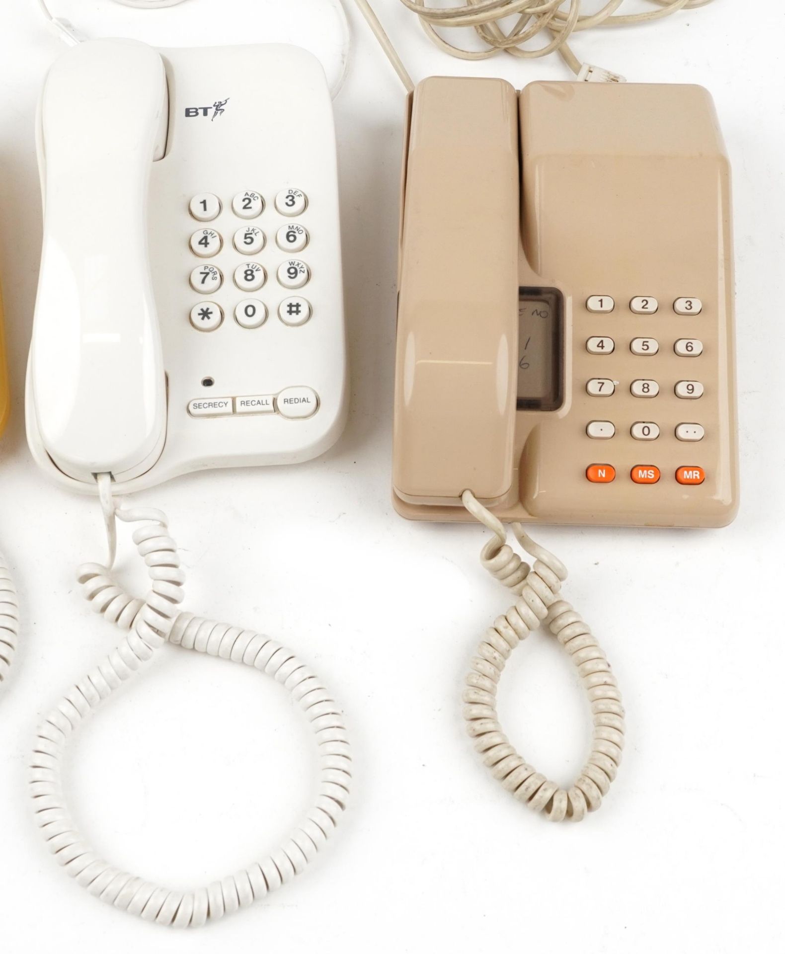 Four vintage telephones - Bild 3 aus 4