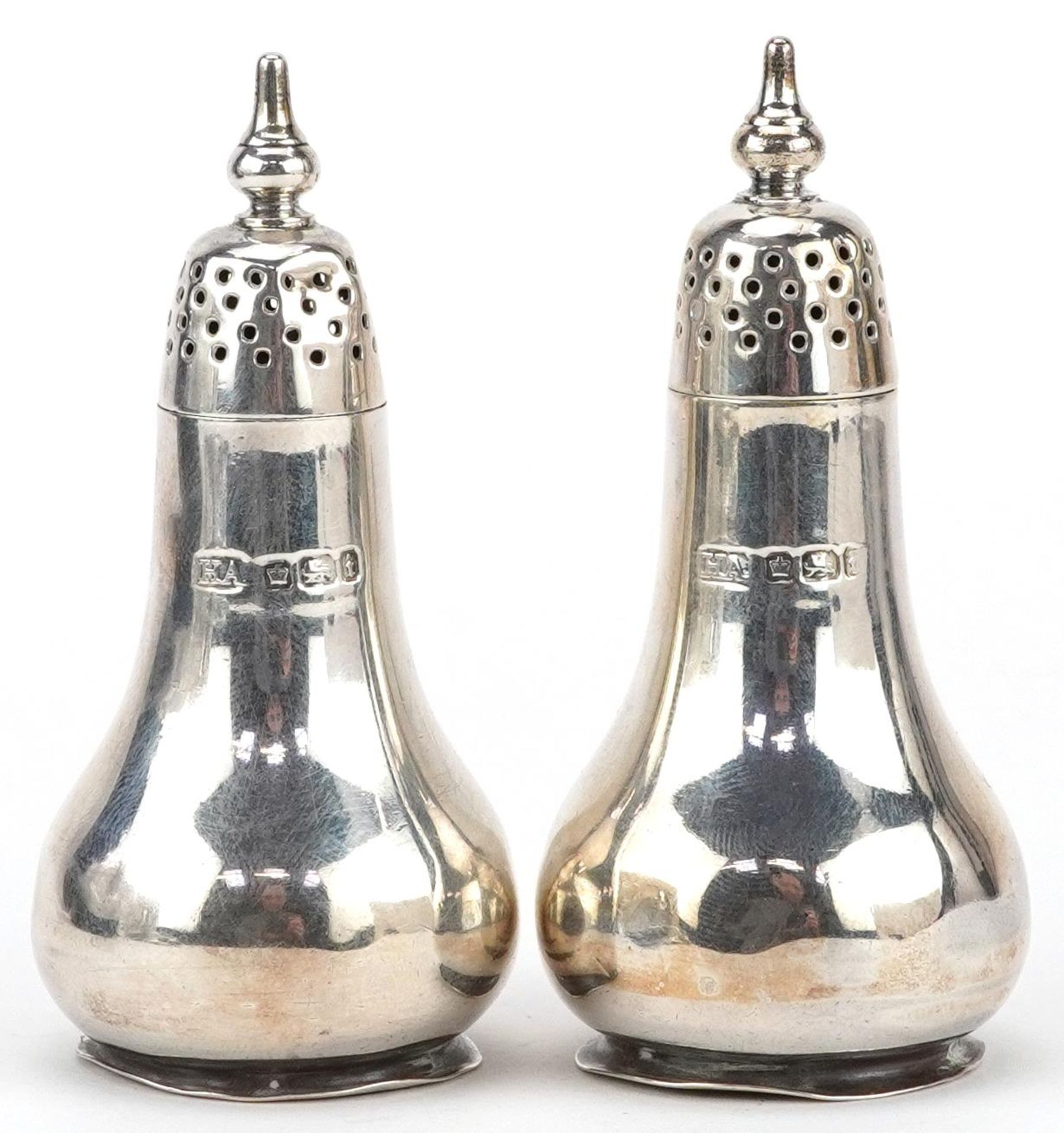 Atkin Brothers, pair of Art Nouveau silver casters housed in a James Ramsey Dundee velvet and silk - Bild 3 aus 6