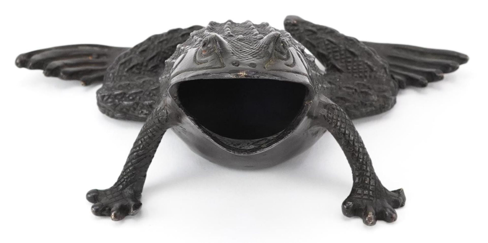 Japanese patinated bronze toad, 16cm wide - Bild 2 aus 4