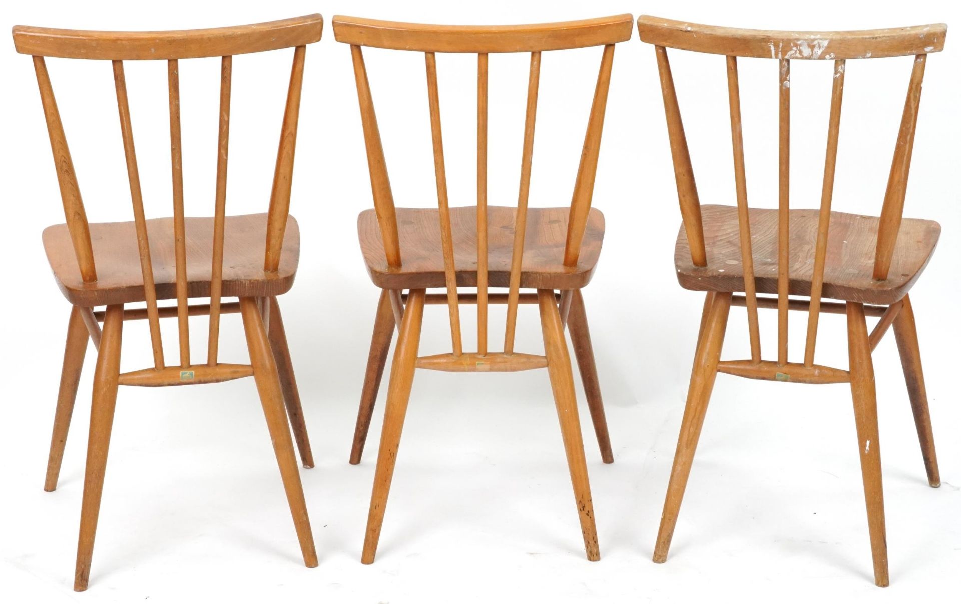 Ercol, three mid century light elm 391 chairs - Bild 3 aus 5