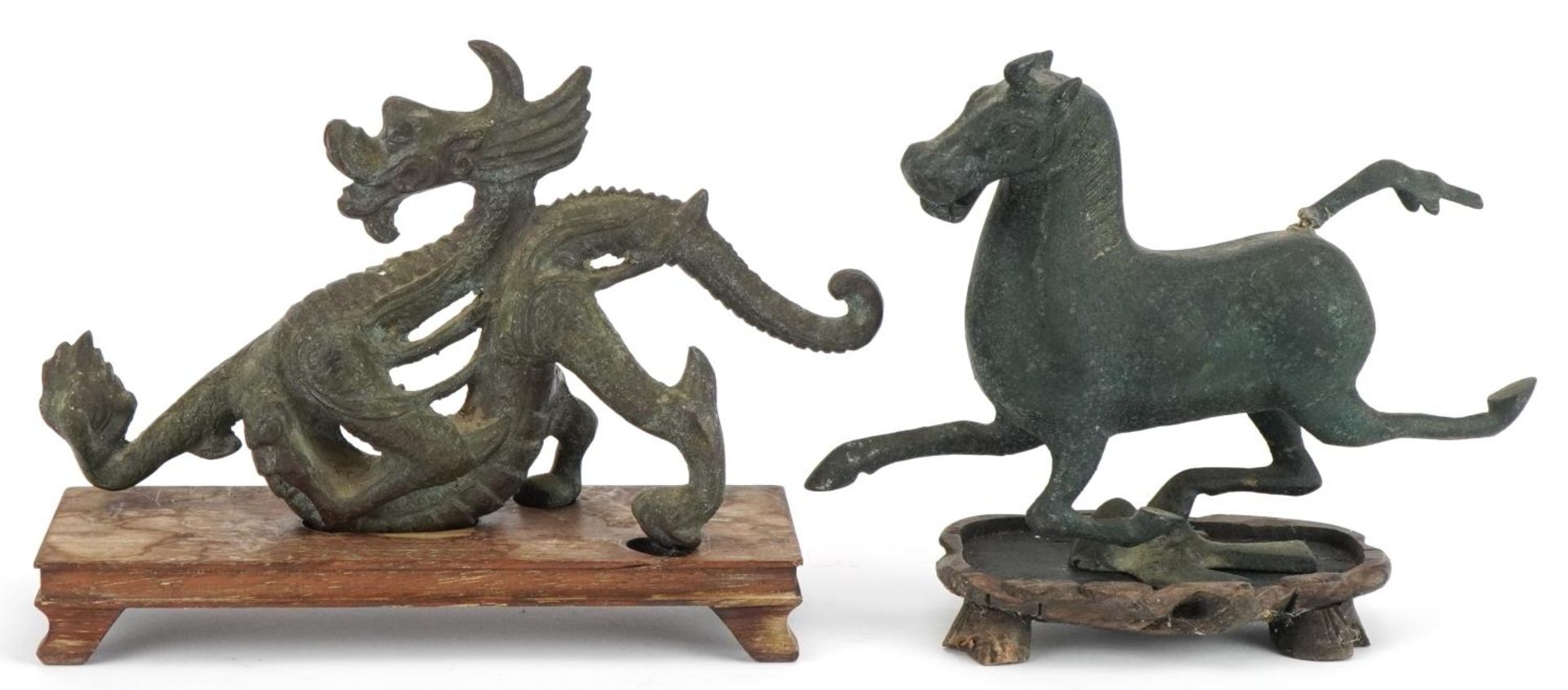 Two Chinese archaic style verdigris cast metal animals including a dragon, each raised on hardwood - Bild 2 aus 7