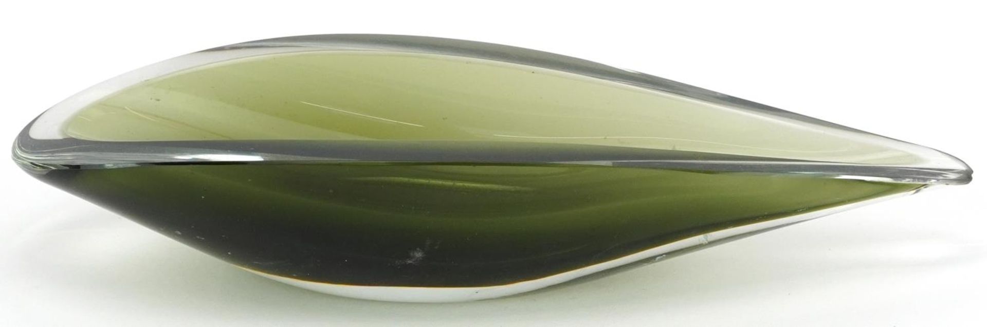 Scandinavian green glass dish, indistinctly signed to the base, 23.5cm wide - Bild 2 aus 5