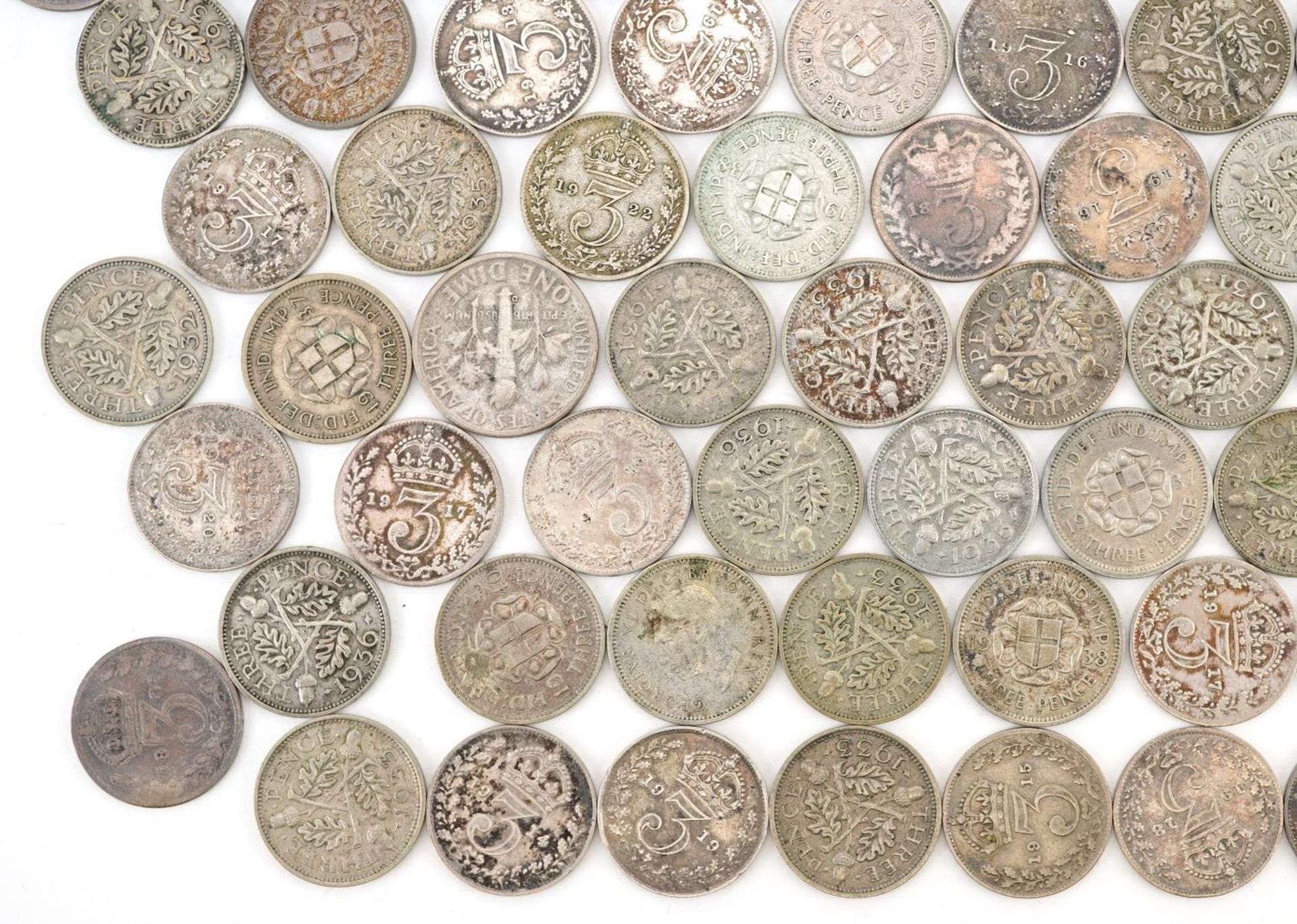 Large collection of Victorian and later threepenny bits, some silver, 260g - Bild 6 aus 7