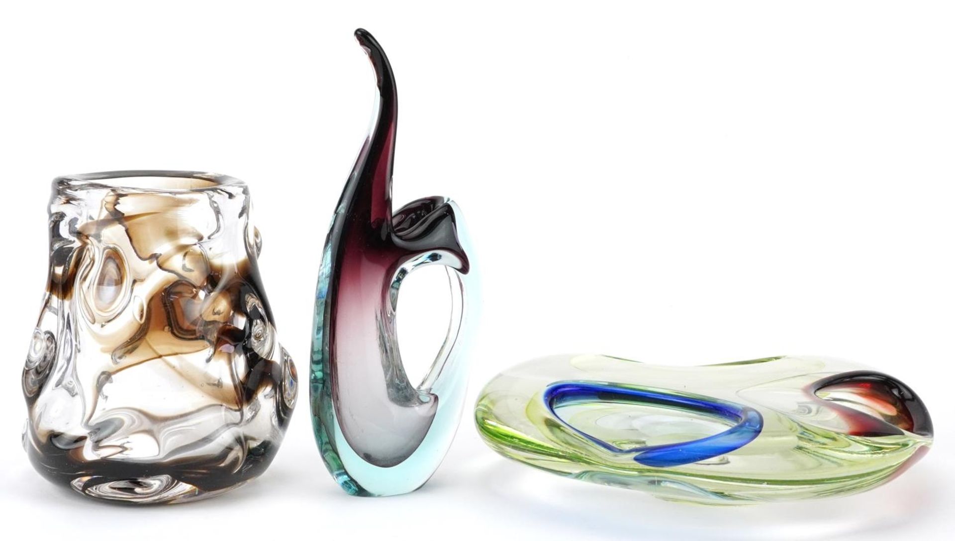 Art glassware including a Whitefriars knobbly vase designed by Geoffrey Baxter and a Murano two - Bild 2 aus 3