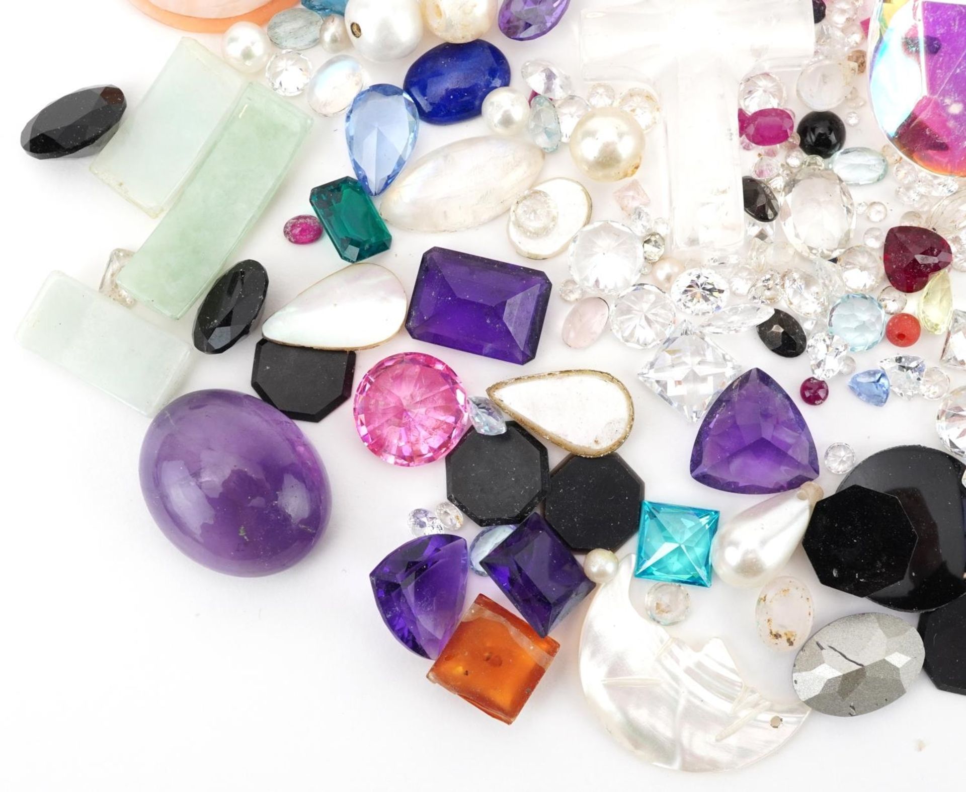 Large collection of loose semi precious gemstones and cameos including sapphires, amethyst, topaz, - Image 4 of 5