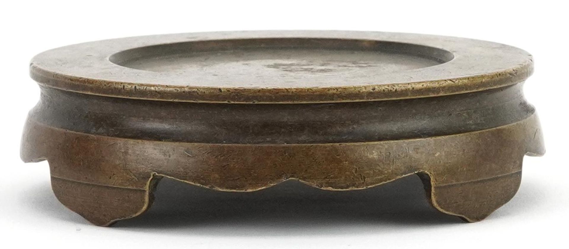 Chinese patinated bronze four footed censer stand, 9.5cm in diameter - Bild 2 aus 6