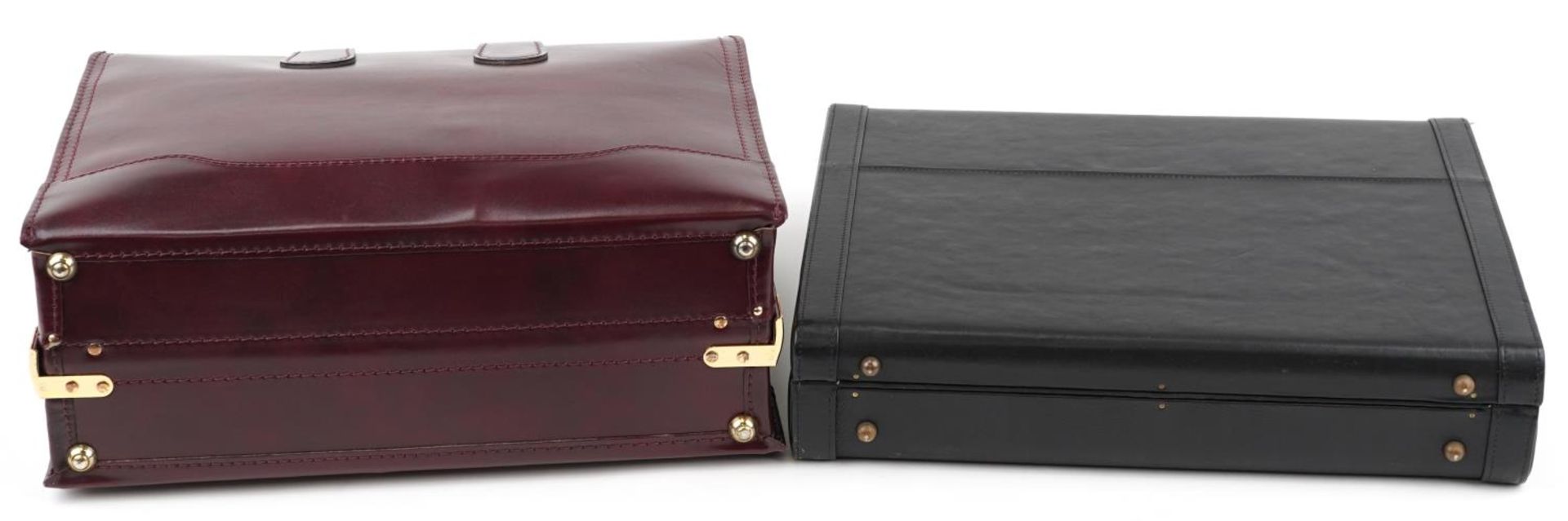 Two vintage leather briefcases including a breweriana interest custom Carlsberg Export burgundy - Bild 7 aus 8