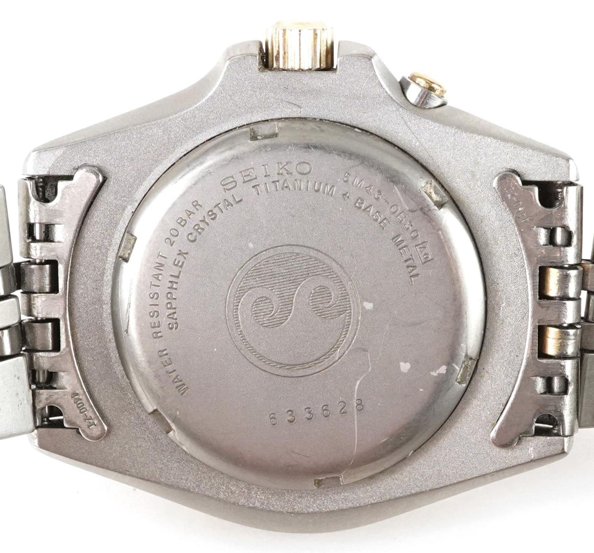 Seiko, gentlemen's Seiko Titanium Sports 200 kinetic wristwatch having day/date aperture and - Bild 4 aus 8