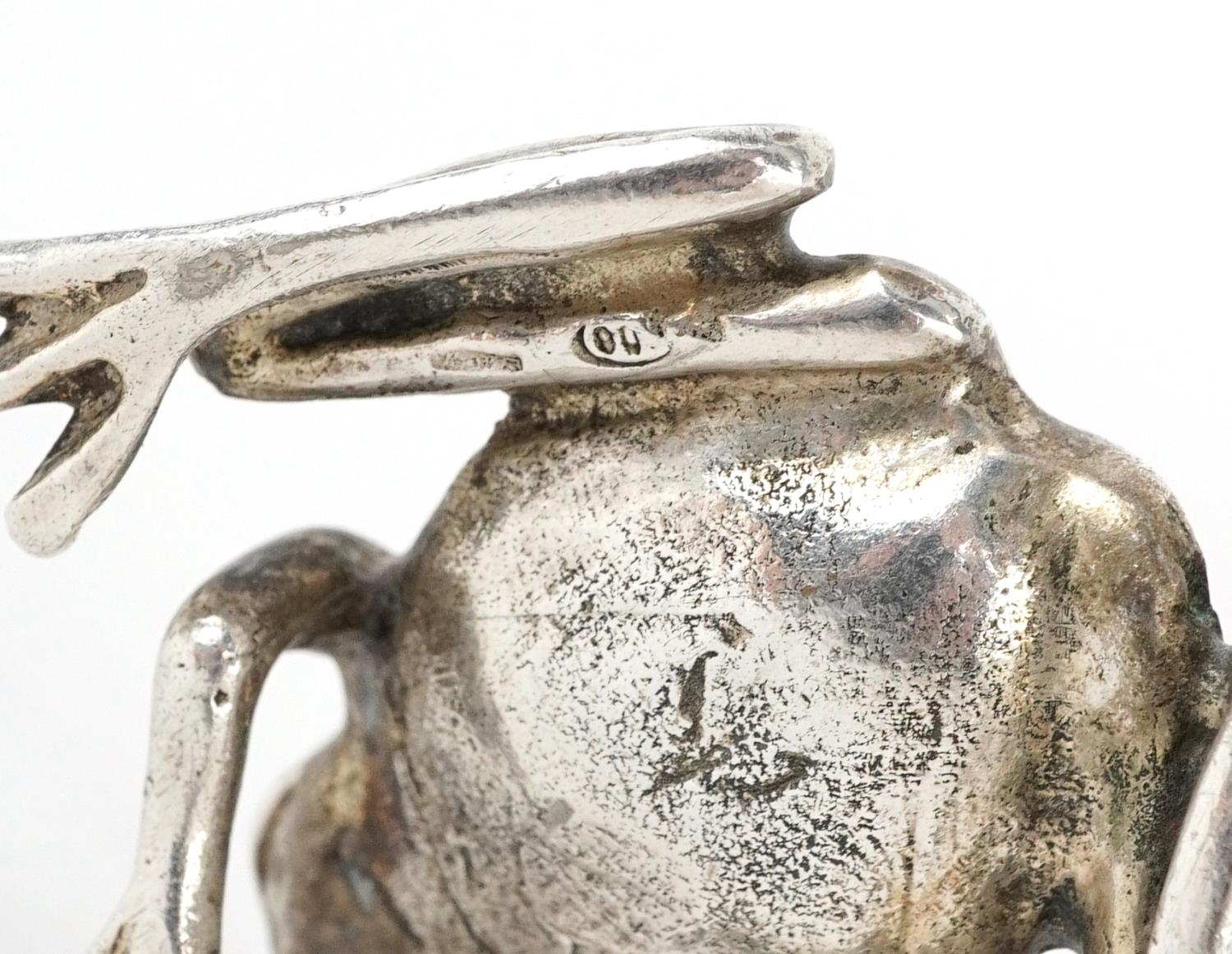 Silver model of a seated frog and a silver filled model of a pome fruit, the largest 7.5cm high, - Image 5 of 5